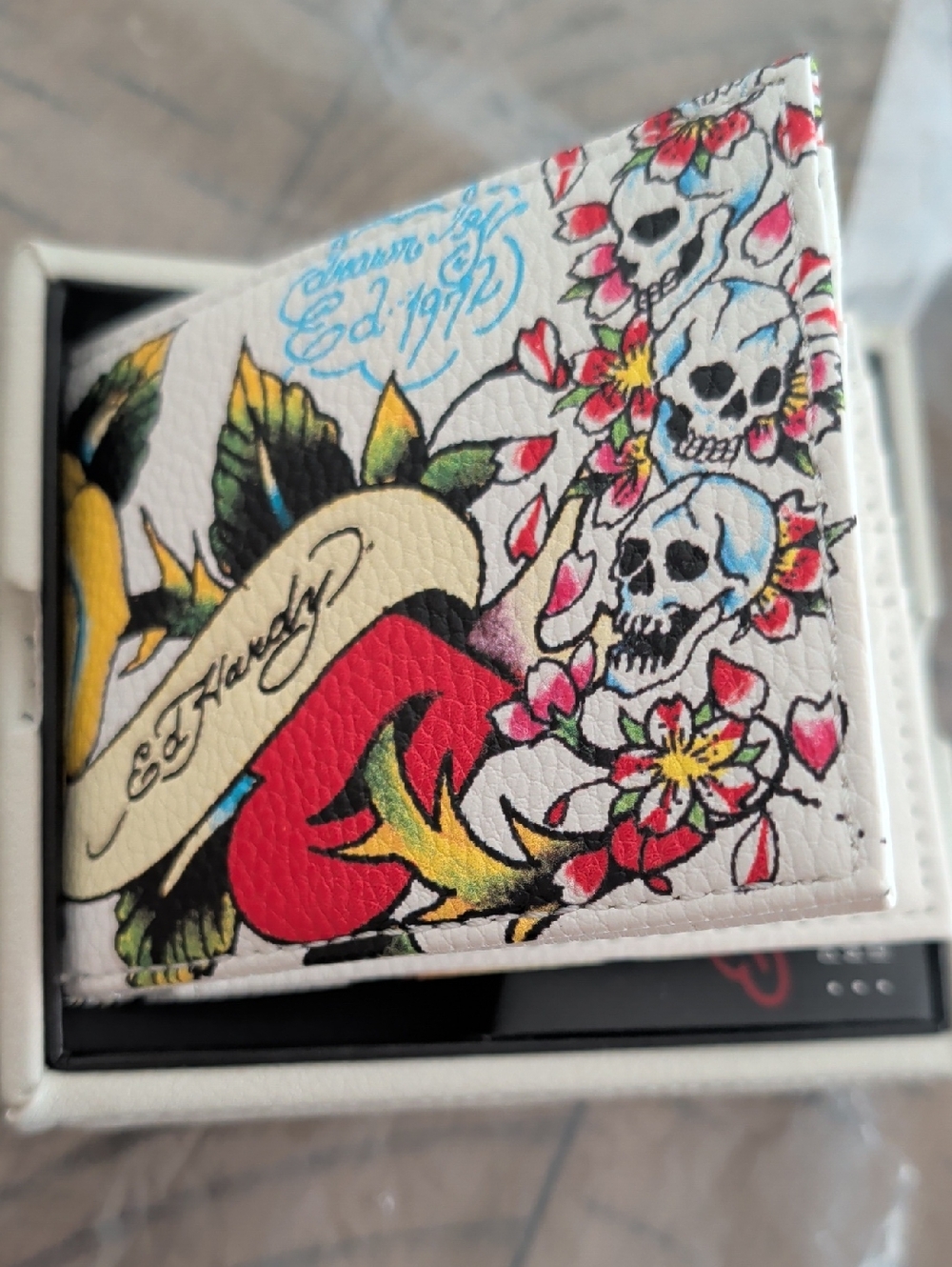 Ed Hardy White Wallet with Red Heart & Floral Skull Tattoo Art NEW!